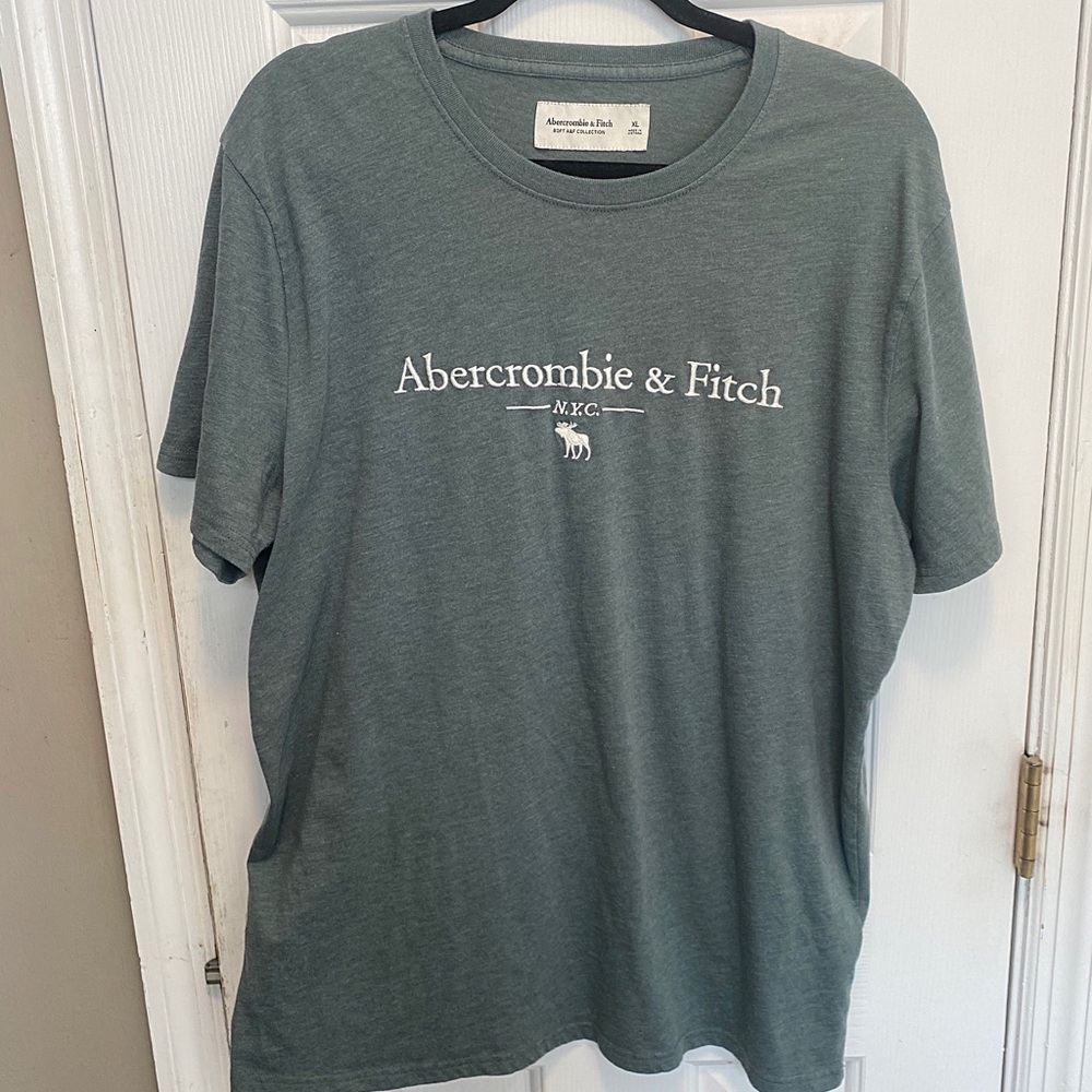 ♥️💖 Abercrombie & Fitch Men’s XL Soft Embroidered T Shirt